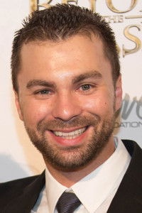 المخرج Aaron Burns