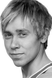 المخرج Adam Starks