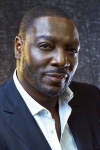 الممثل Adewale Akinnuoye-Agbaje