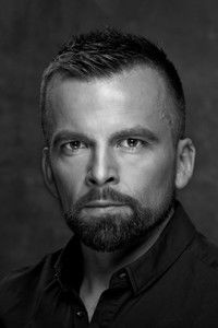 الممثل Adnan Haskovic