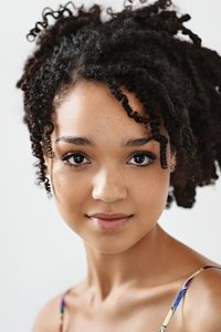 الممثل Aisha Dee