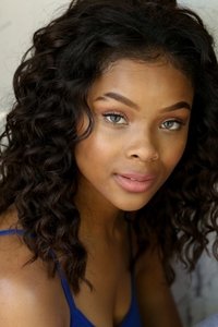 الممثل Ajiona Alexus