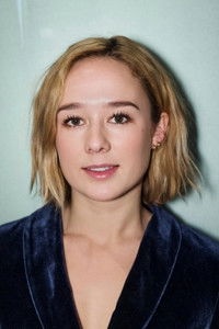 الممثل Alba August