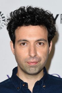 الممثل Alex Karpovsky