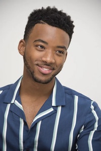 الممثل Algee Smith