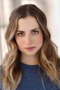 الممثل Alyssa May