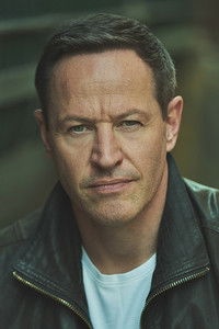 الممثل Andrew Dowbiggin