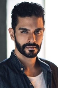 الممثل Angad Bedi