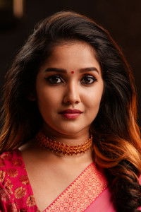 الممثل Anikha Surendran