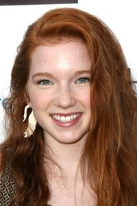 الممثل Annalise Basso