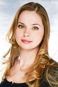 الممثل Annette Wozniak