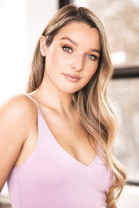 الممثل Annie Clark