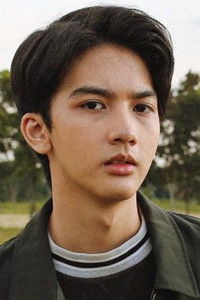 الممثل Ari Irham