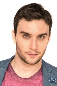 الممثل Ari Millen