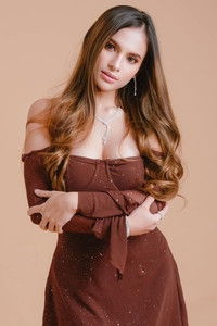 الممثل Athena Red