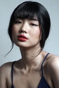 الممثل Azi Acosta