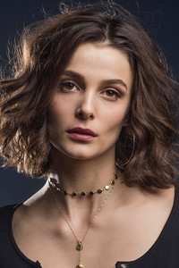 الممثل Büsra Develi