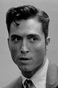 الممثل Benito Skinner