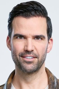 الممثل Benjamin Ayres