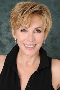 الممثل Bess Armstrong