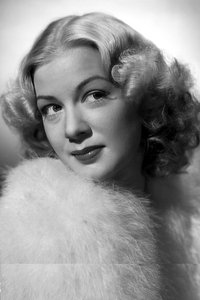 الممثل Betty Hutton