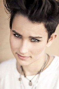 الممثل Bex Taylor-Klaus