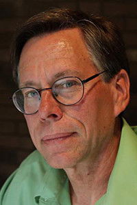 الممثل Bob Lazar