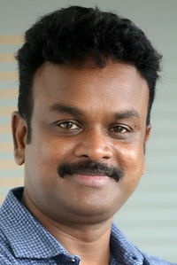 المخرج Bommarillu Baskar