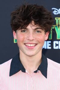 الممثل Brady Noon