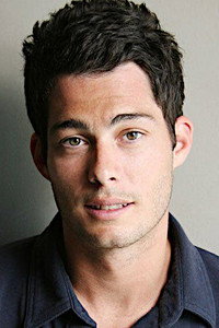 الممثل Brian Hallisay