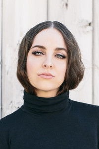 الممثل Brittany Curran