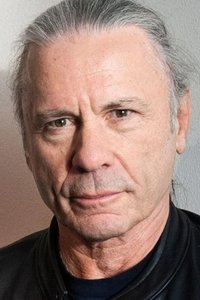 الممثل Bruce Dickinson