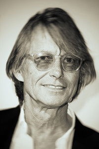 المخرج Bruce Robinson