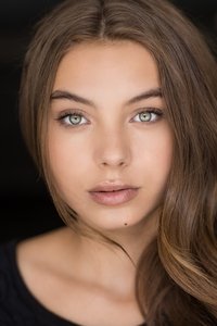 الممثل Caitlin Carmichael