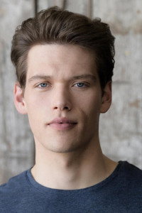 الممثل Cameron Cowperthwaite