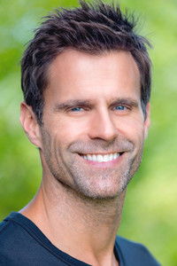 الممثل Cameron Mathison
