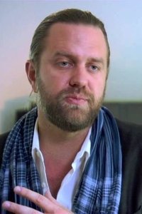 المخرج Carl Rinsch