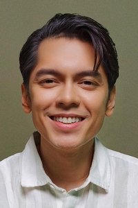 الممثل Carlo Aquino