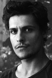 الممثل Carloto Cotta