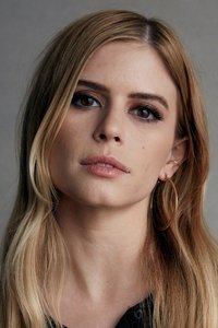 المخرج Carlson Young