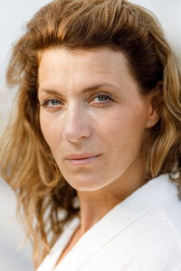 الممثل Caroline Frank