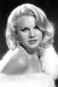 الممثل Carroll Baker