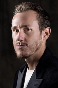 الممثل Carter Burch