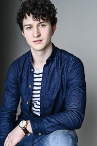 الممثل Charles Beaven