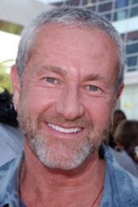 الممثل Charlie Adler