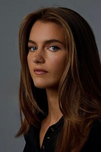 الممثل Chloe East