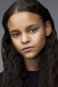 الممثل Chloe Lea