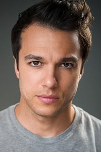 المخرج Chris Riggi