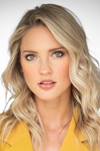 الممثل Ciara Hanna