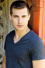 الممثل Cody Linley